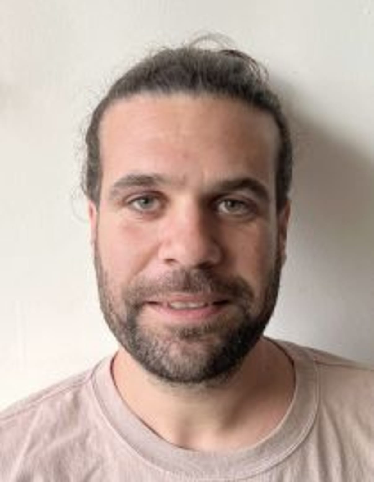 תמונת פורטרט של בעל המקצוע