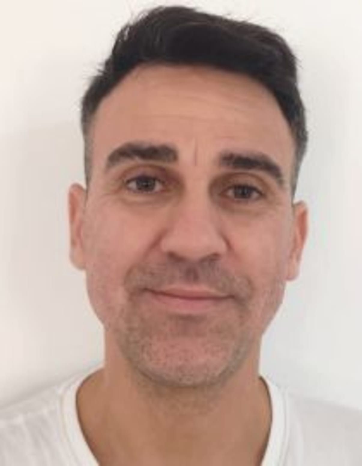 תמונת פורטרט של בעל המקצוע