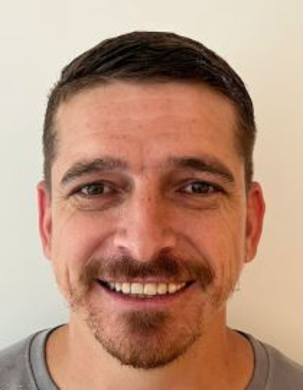 תמונת פורטרט של בעל המקצוע