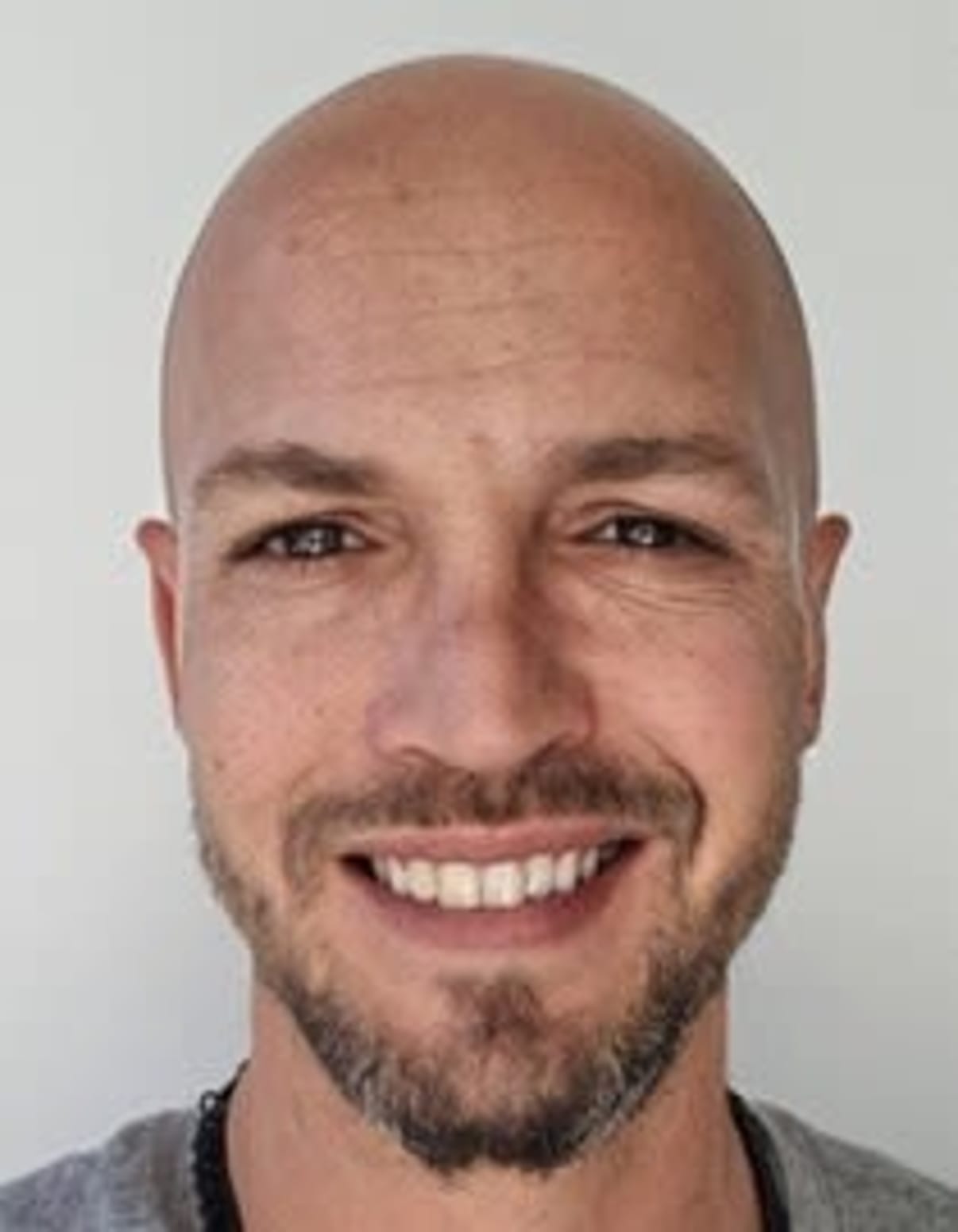 תמונת פורטרט של בעל המקצוע