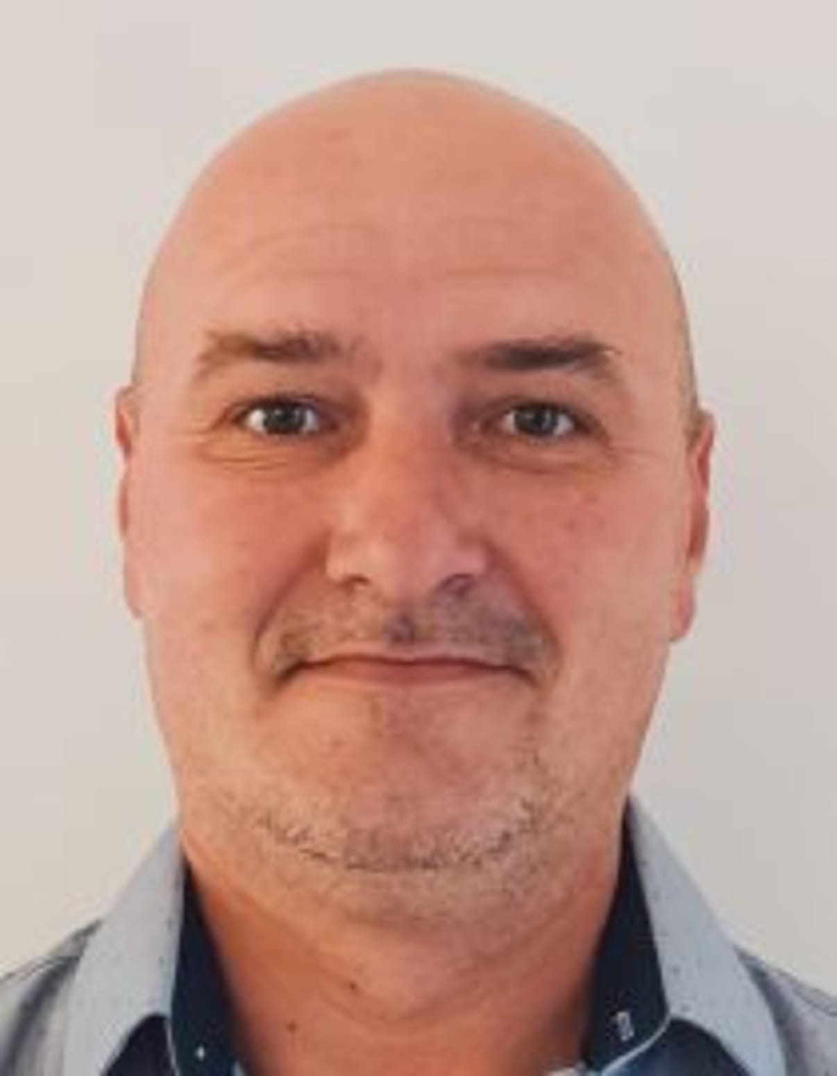 תמונת פורטרט של בעל המקצוע