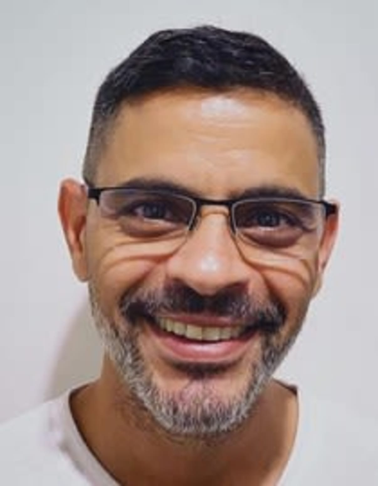 תמונת פורטרט של בעל המקצוע