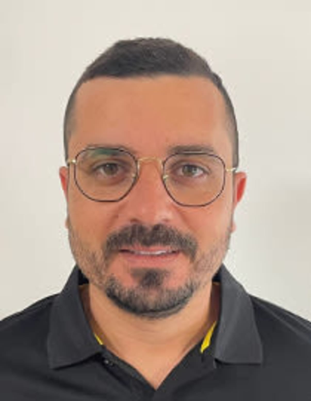 תמונת פורטרט של בעל המקצוע