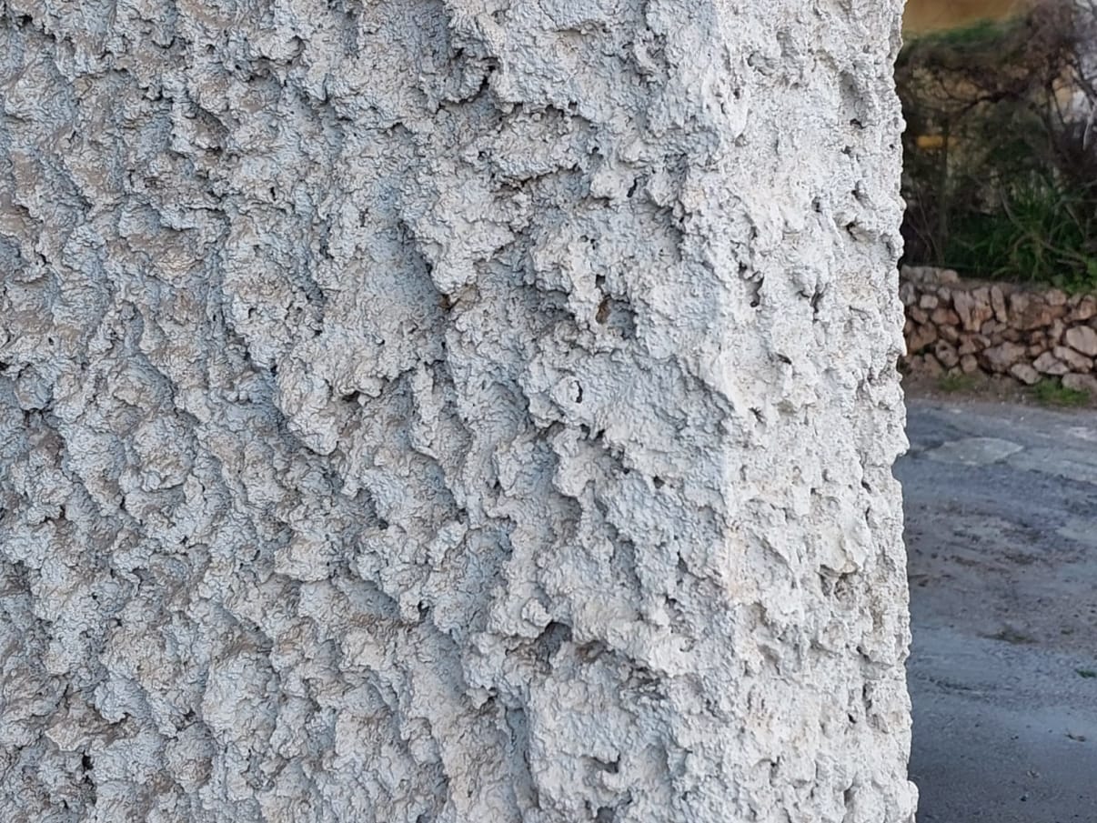 צביעת קיר חיצוני שפריץ