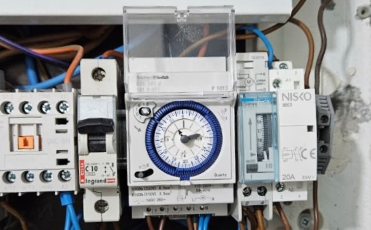 שעון שבת עם רזרבה שעון שבת עם רזרבה