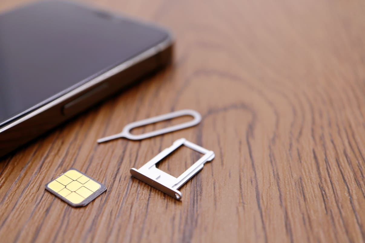 אייפון עם כרטיס סים אייפון עם כרטיס סים