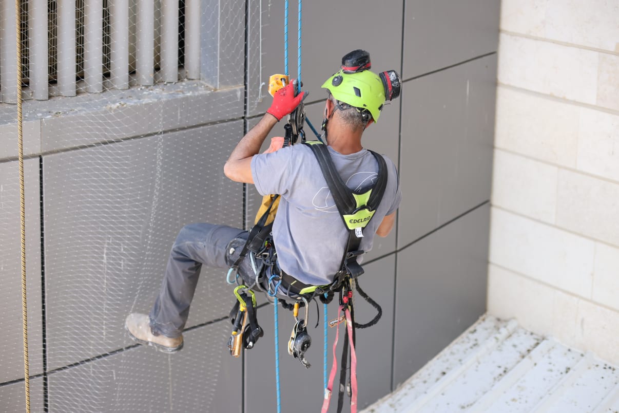 הרחקת יונים בגובה