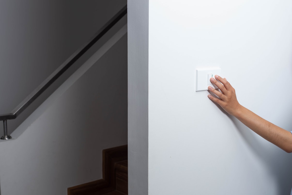 מפסק מחליף במדרגות מפסק מחליף במדרגות