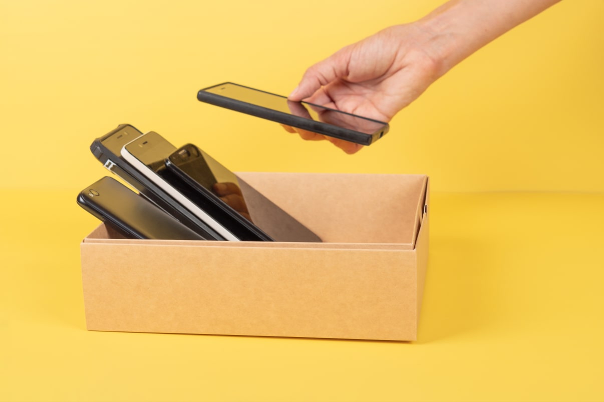 טלפון מחודש בתוך קופסא טלפון מחודש בתוך קופסא