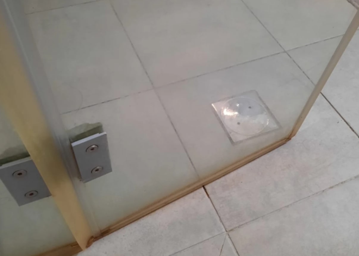 מגב סיליקון למקלחון מגב סיליקון למקלחון