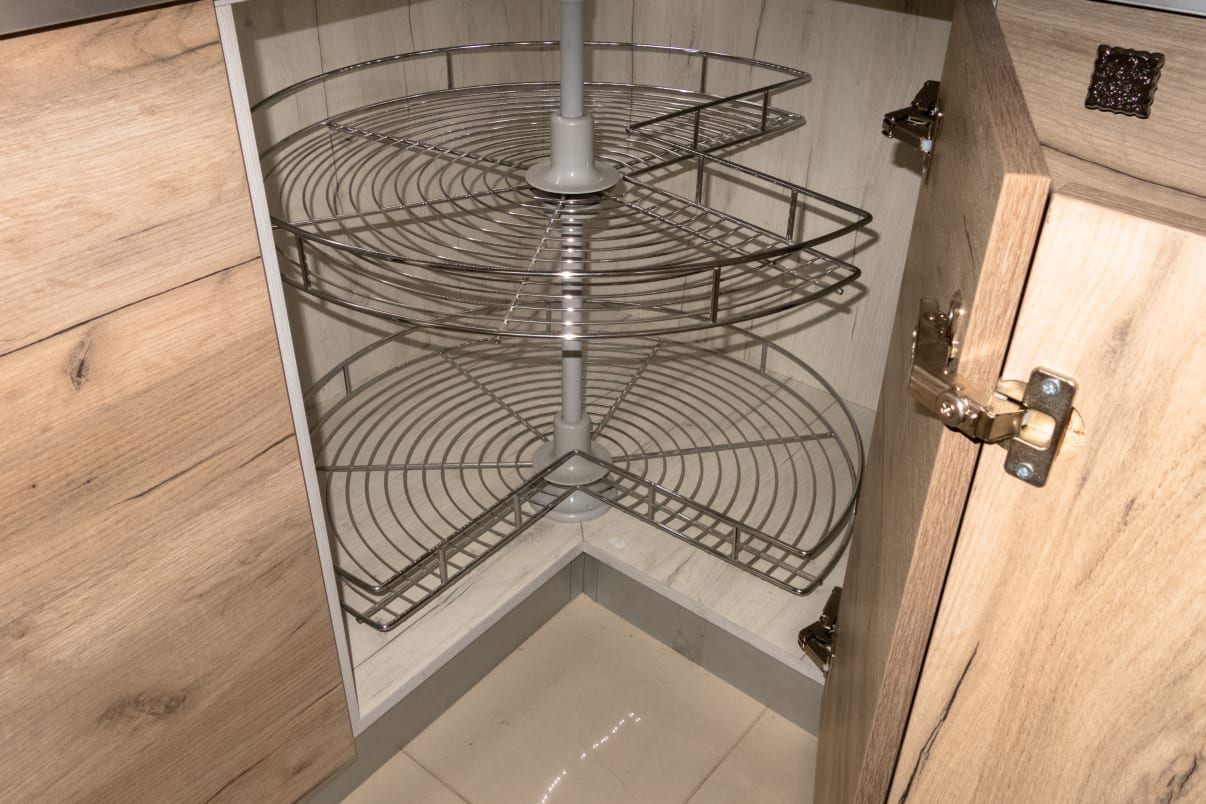 מתקן קרוסלה בארון מטבח פינתי