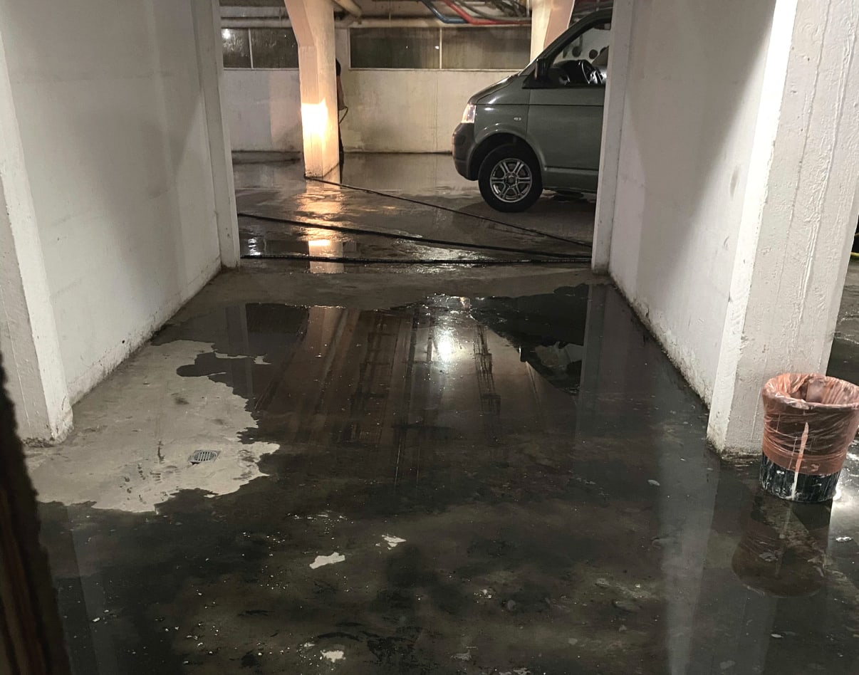 הצפת ביוב בחניון