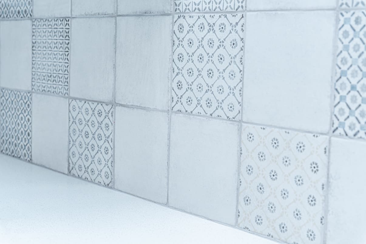 חיפוי קרמיקה תכלת במטבח 