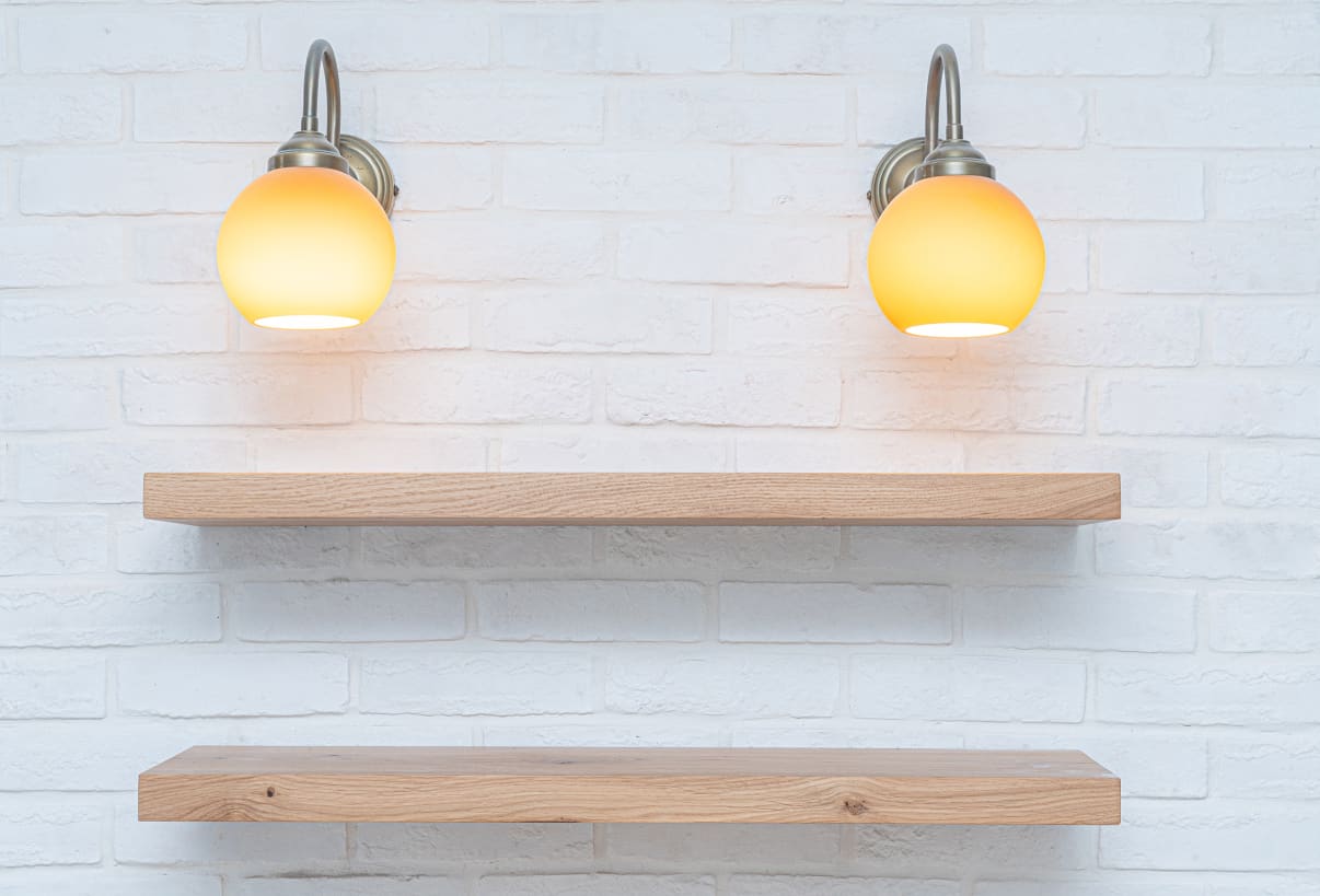 קיר עם חיפוי בריקים 