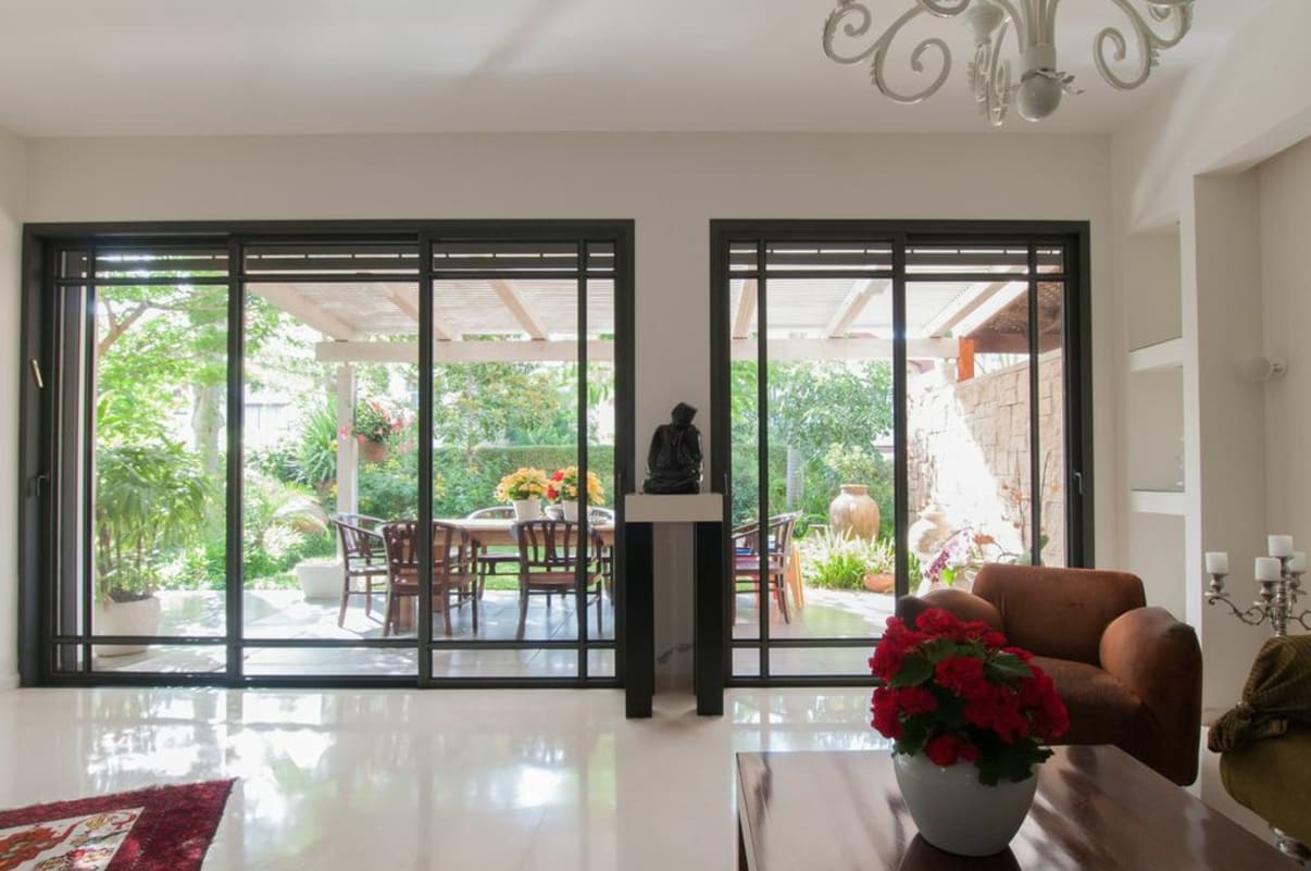 חלון בלגי פרופיל 7300