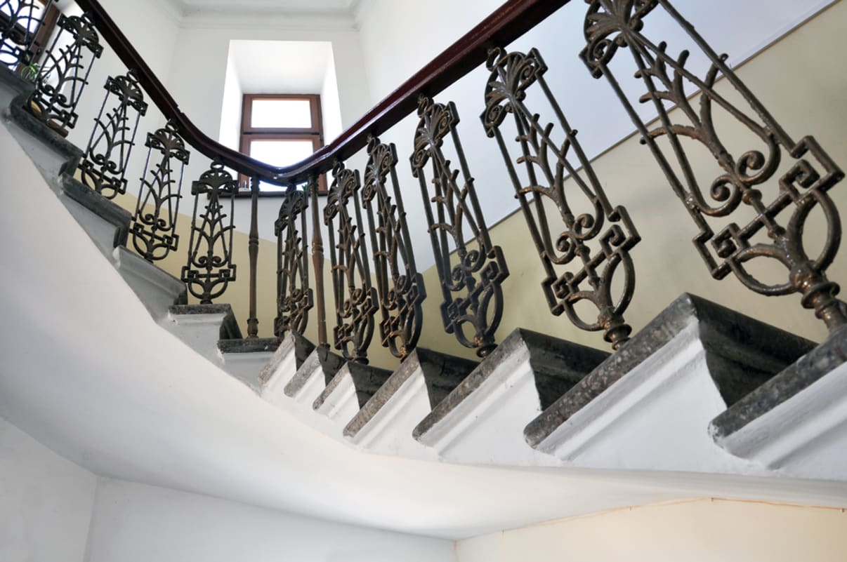 מעקה למדרגות פנים - מחירים