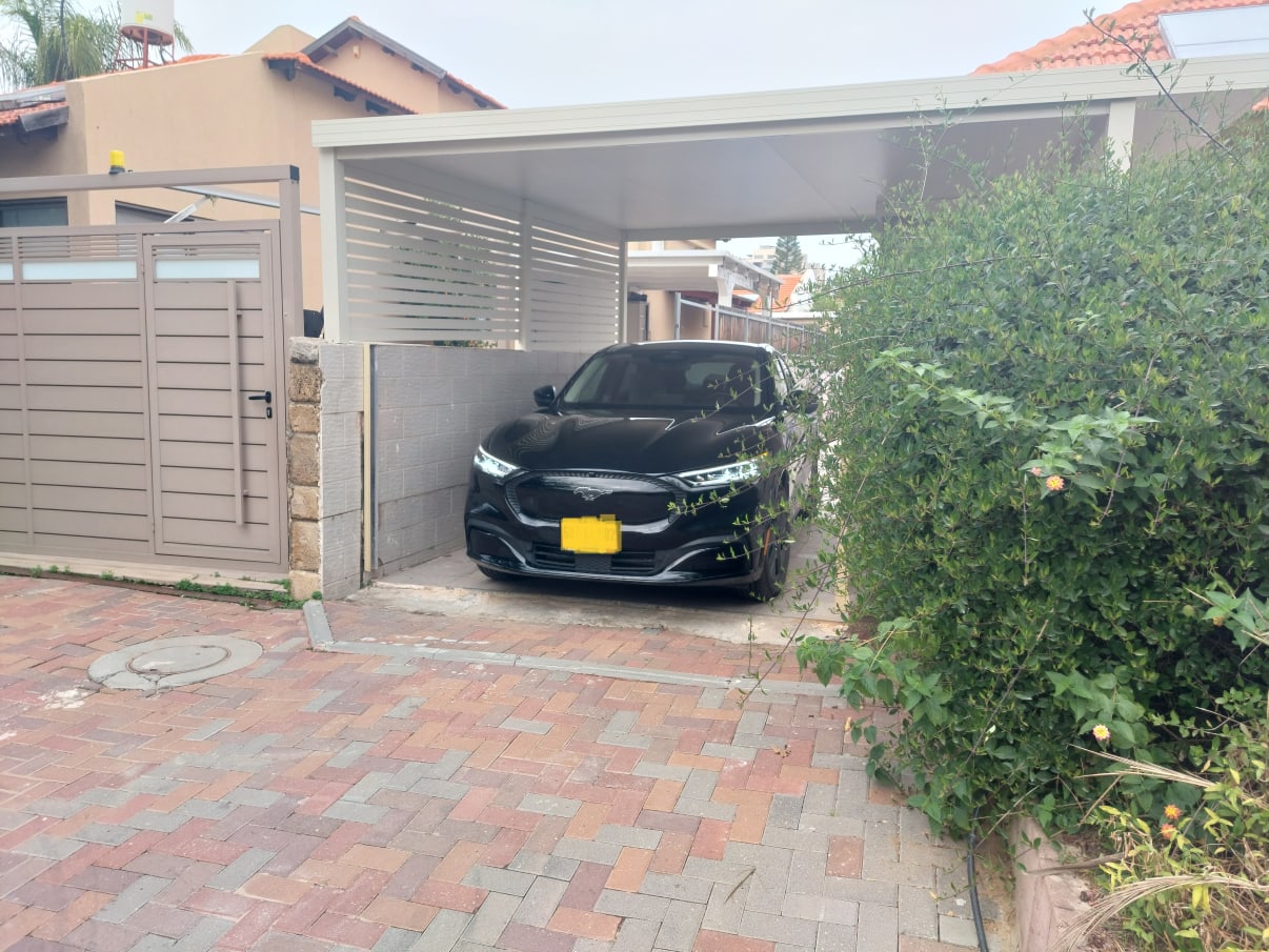 תוספת בניה חניה מקורה לרכב תוספת בניה חניה מקורה לרכב