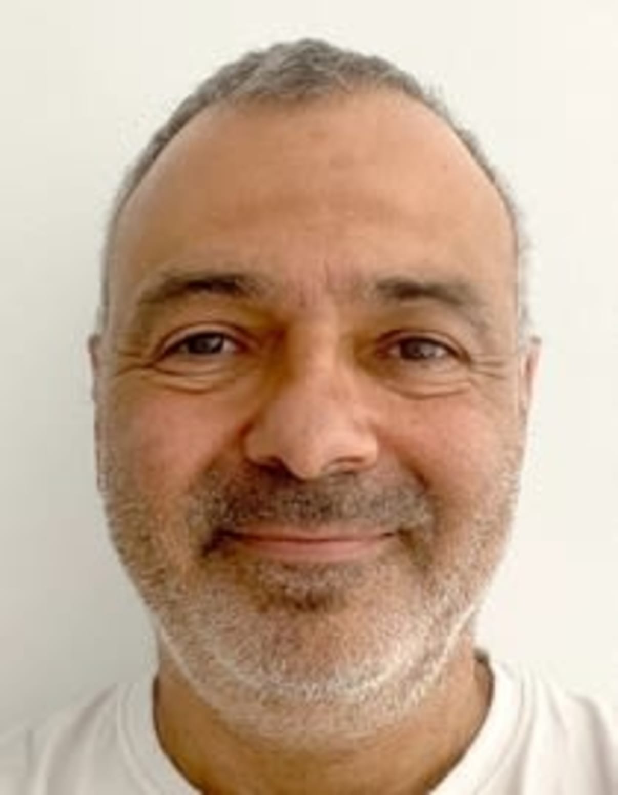 תמונת פורטרט של בעל המקצוע