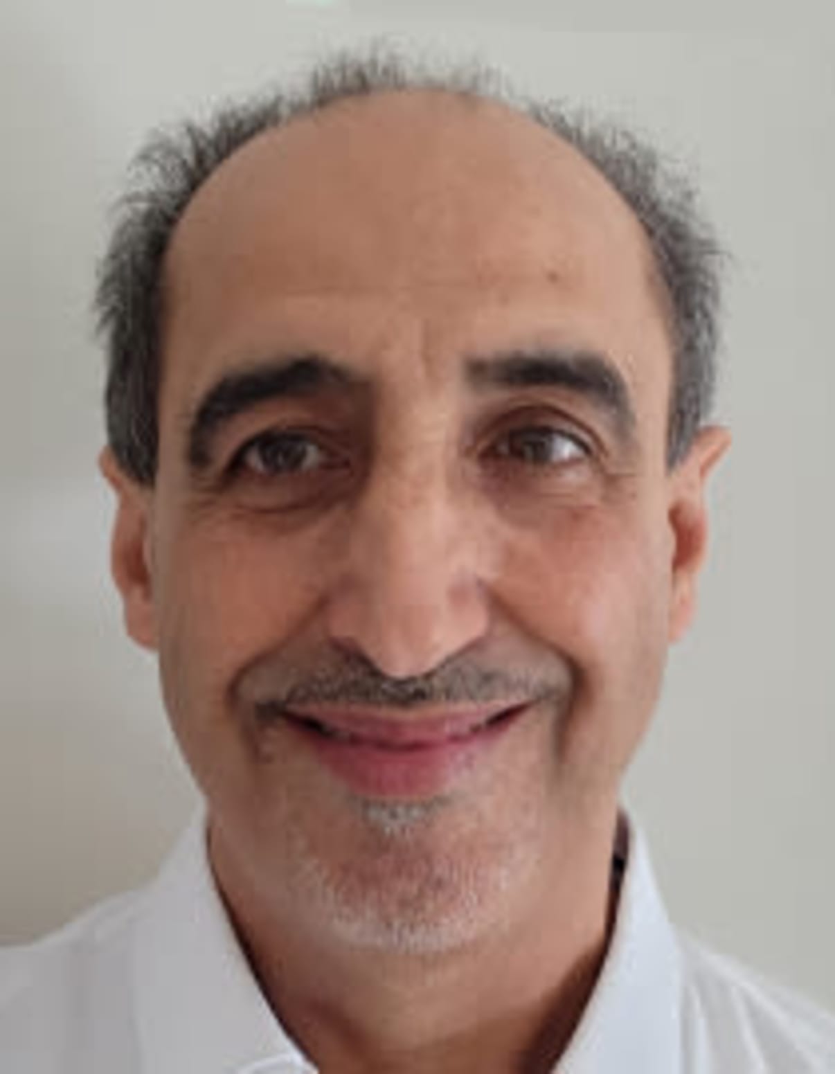 תמונת פורטרט של בעל המקצוע