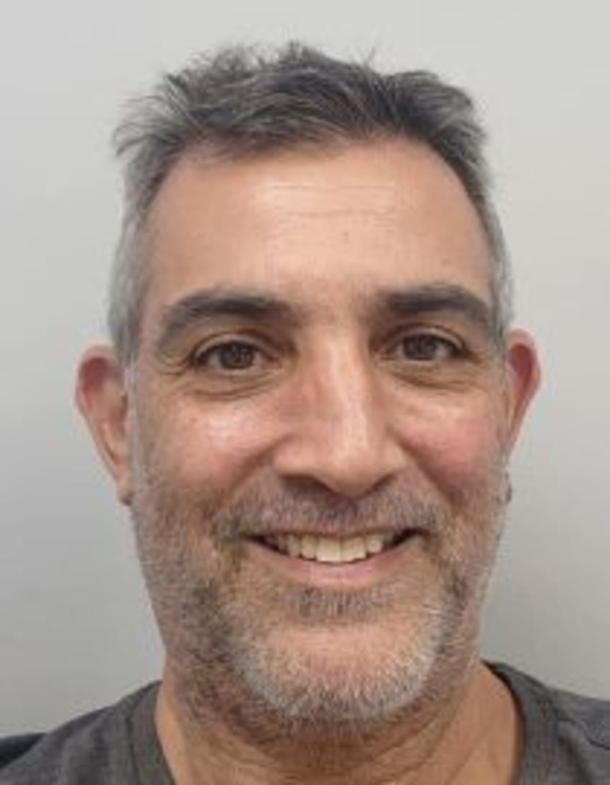 תמונת פורטרט של בעל המקצוע