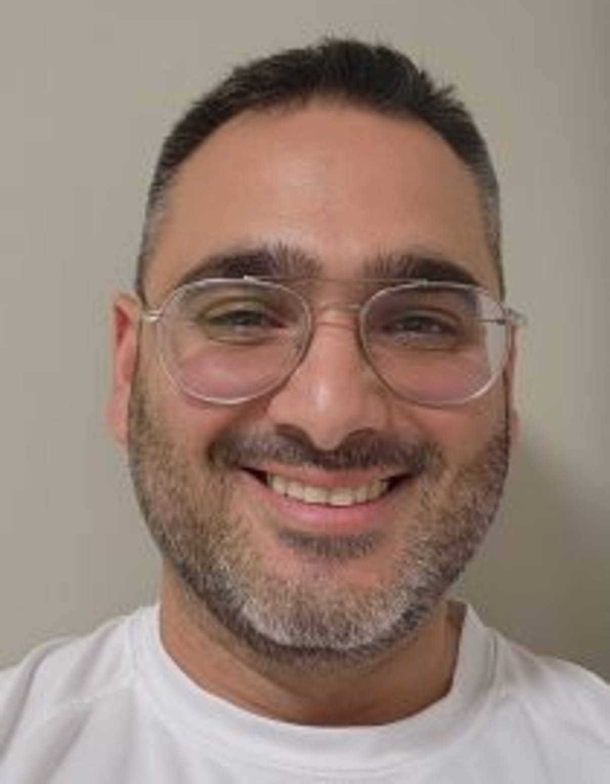 תמונת פורטרט של בעל המקצוע