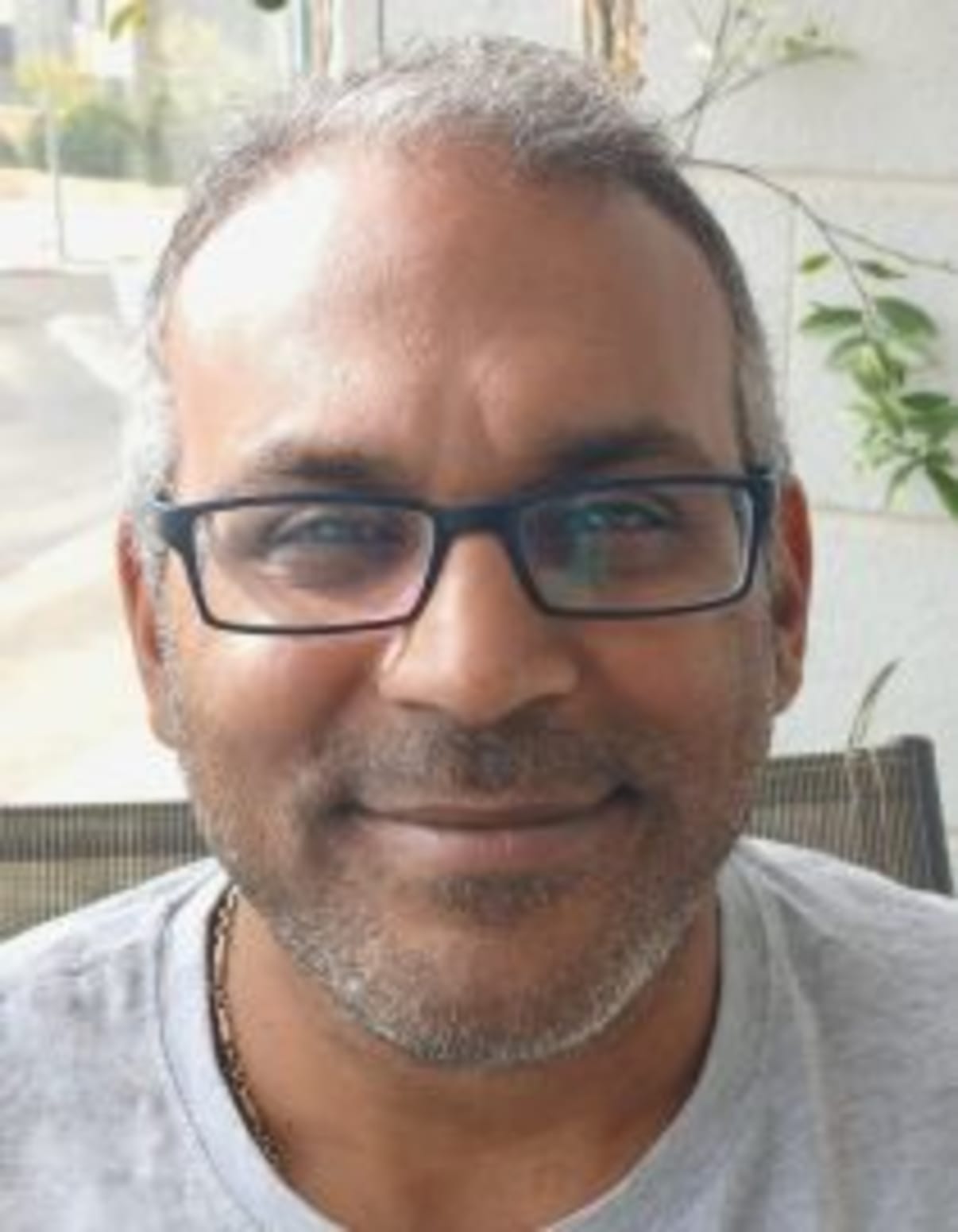 תמונת פורטרט של בעל המקצוע