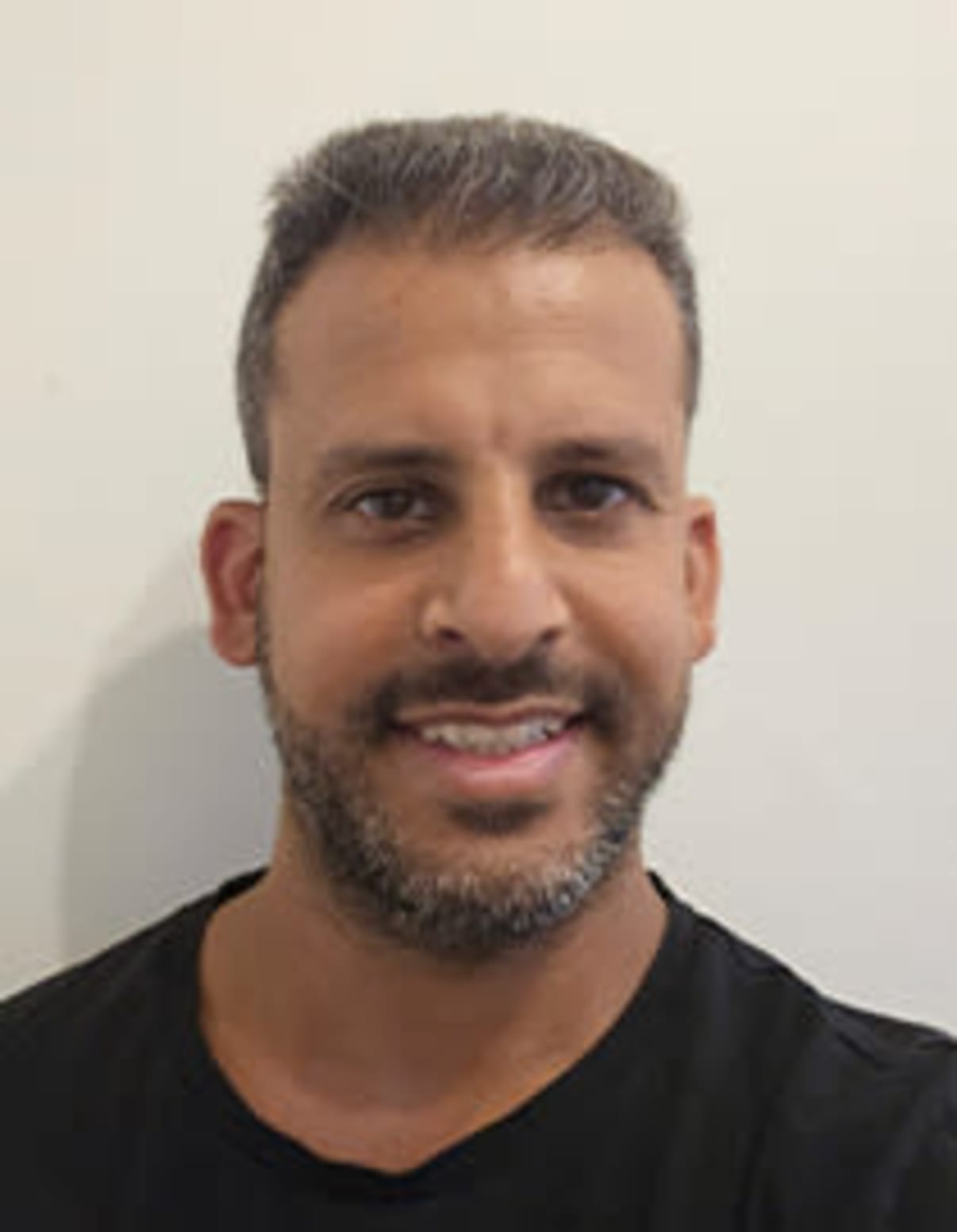 תמונת פורטרט של בעל המקצוע