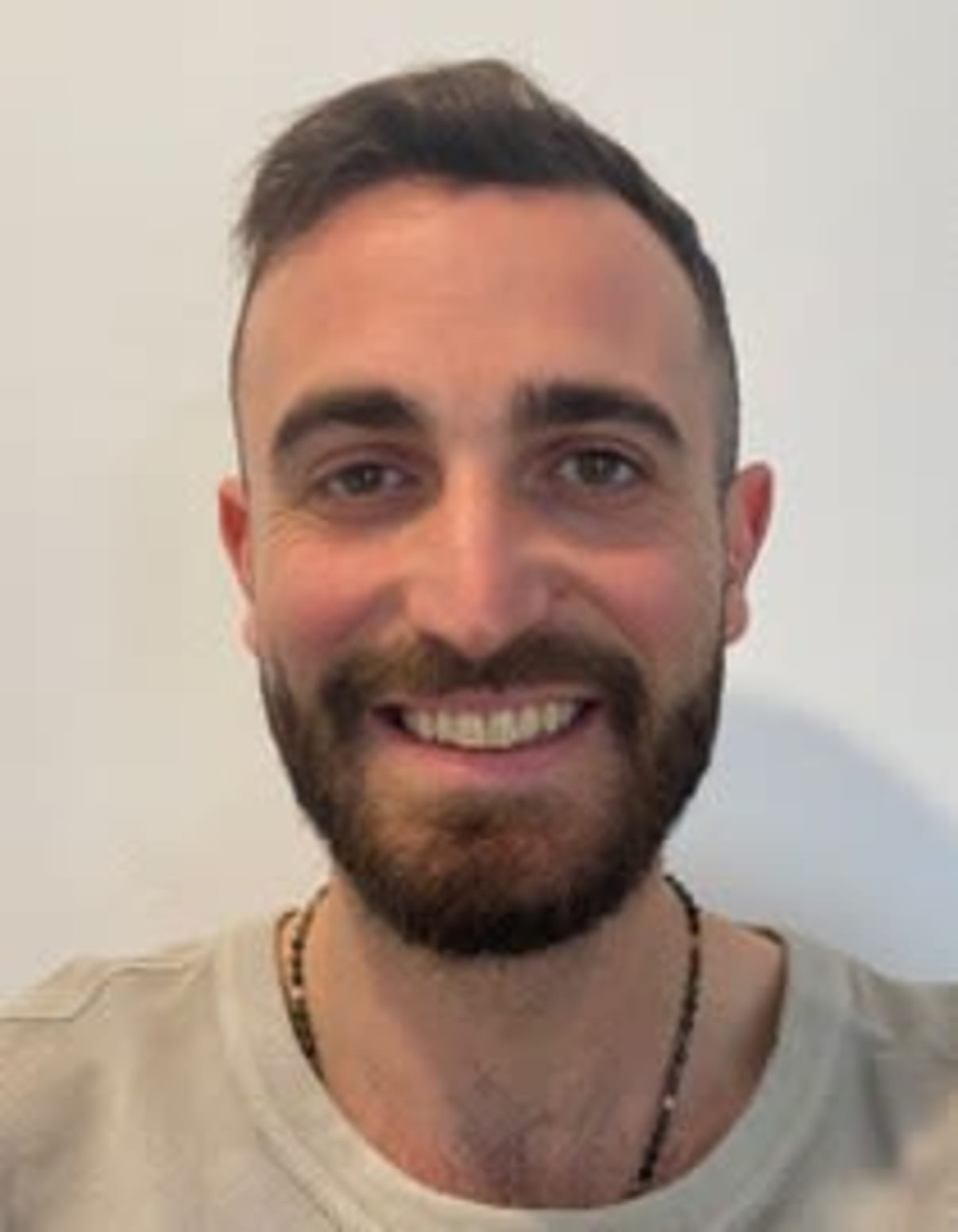 תמונת פורטרט של בעל המקצוע