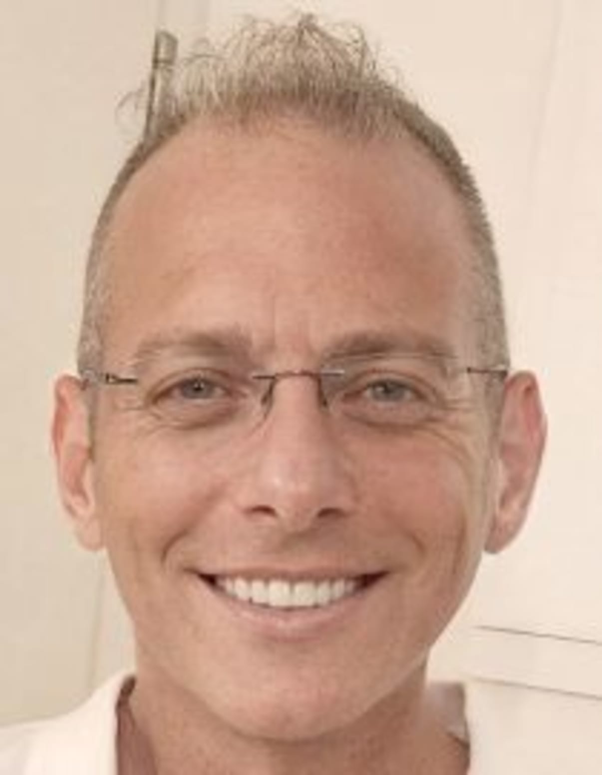 תמונת פורטרט של בעל המקצוע