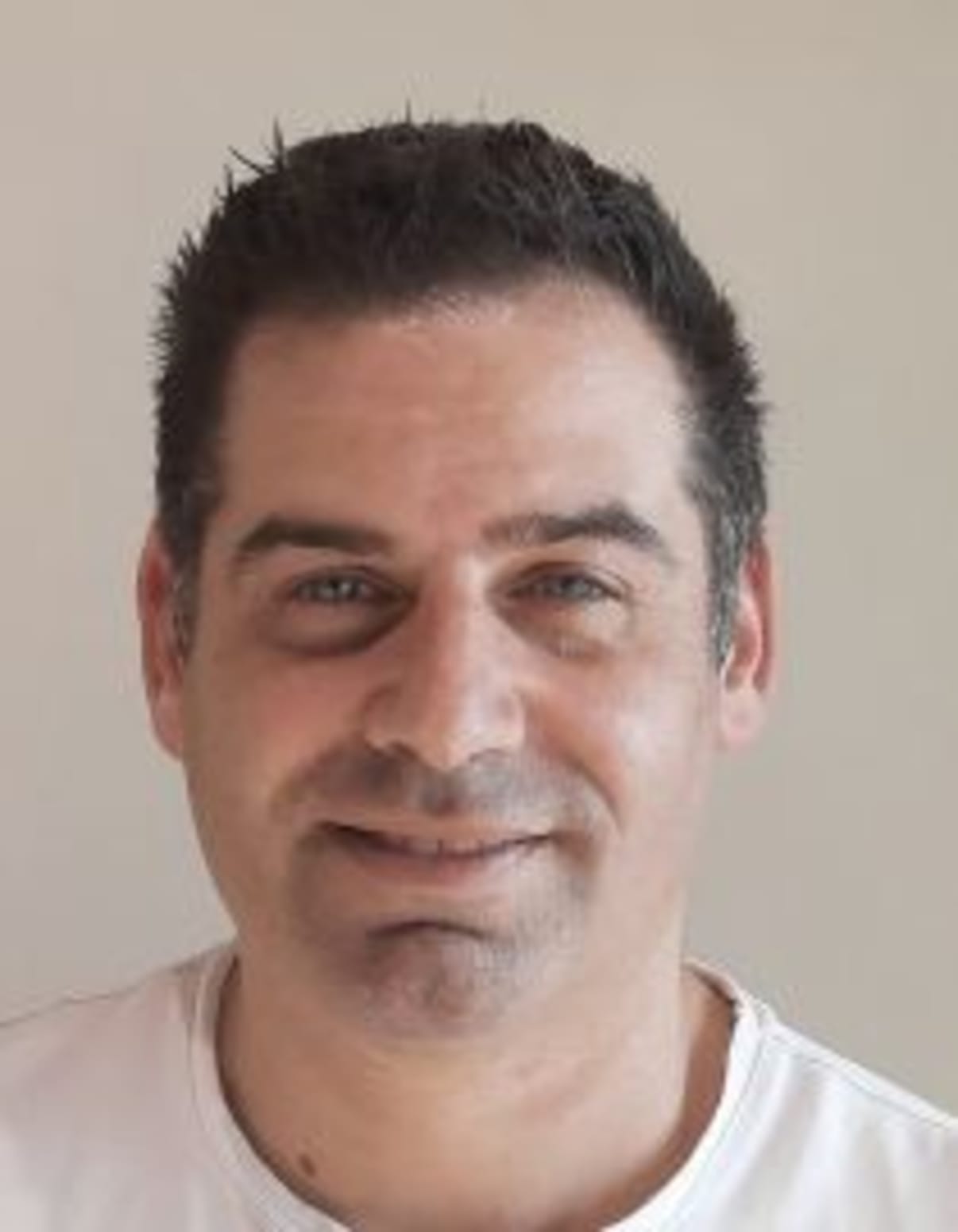 תמונת פורטרט של בעל המקצוע