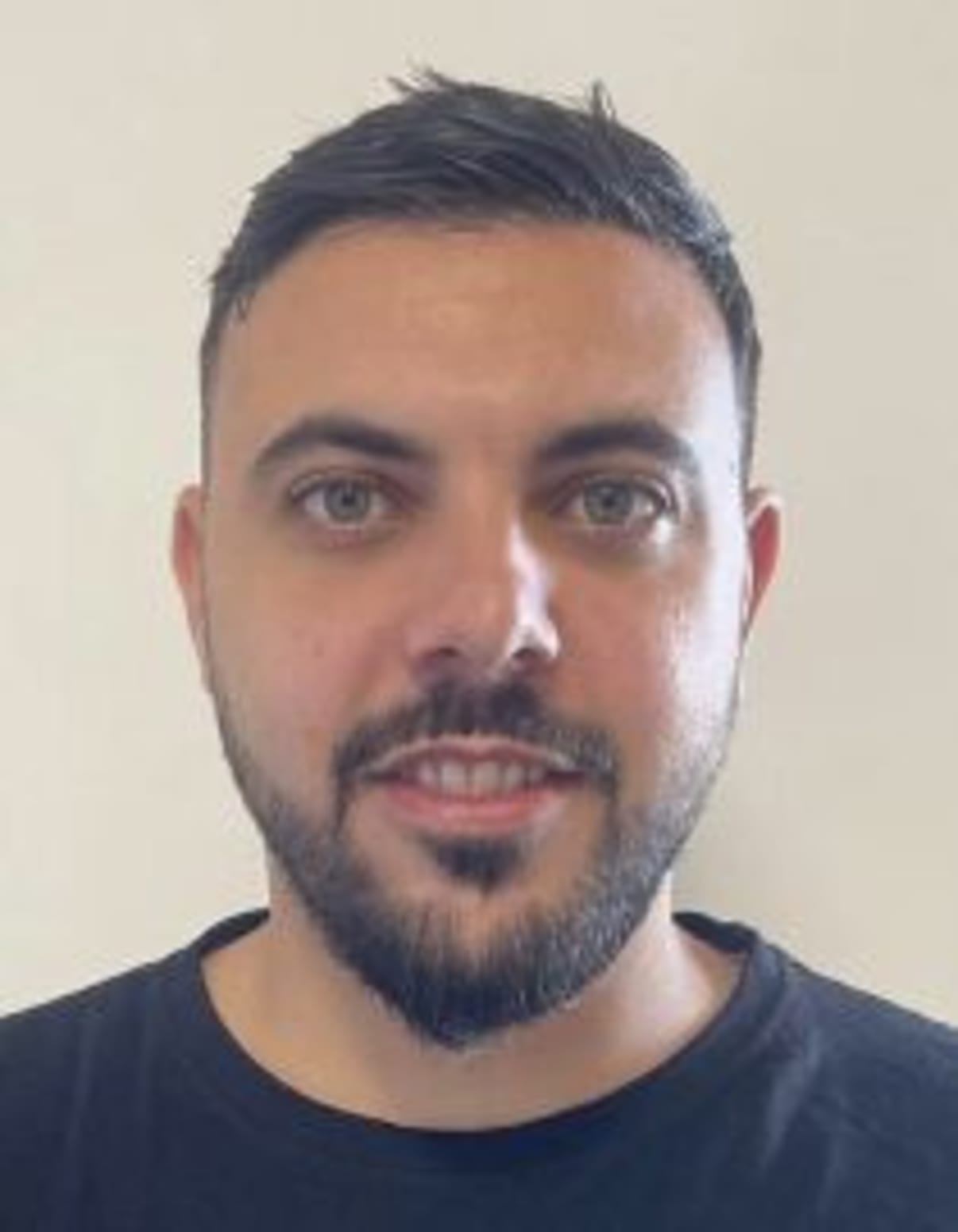 תמונת פורטרט של בעל המקצוע