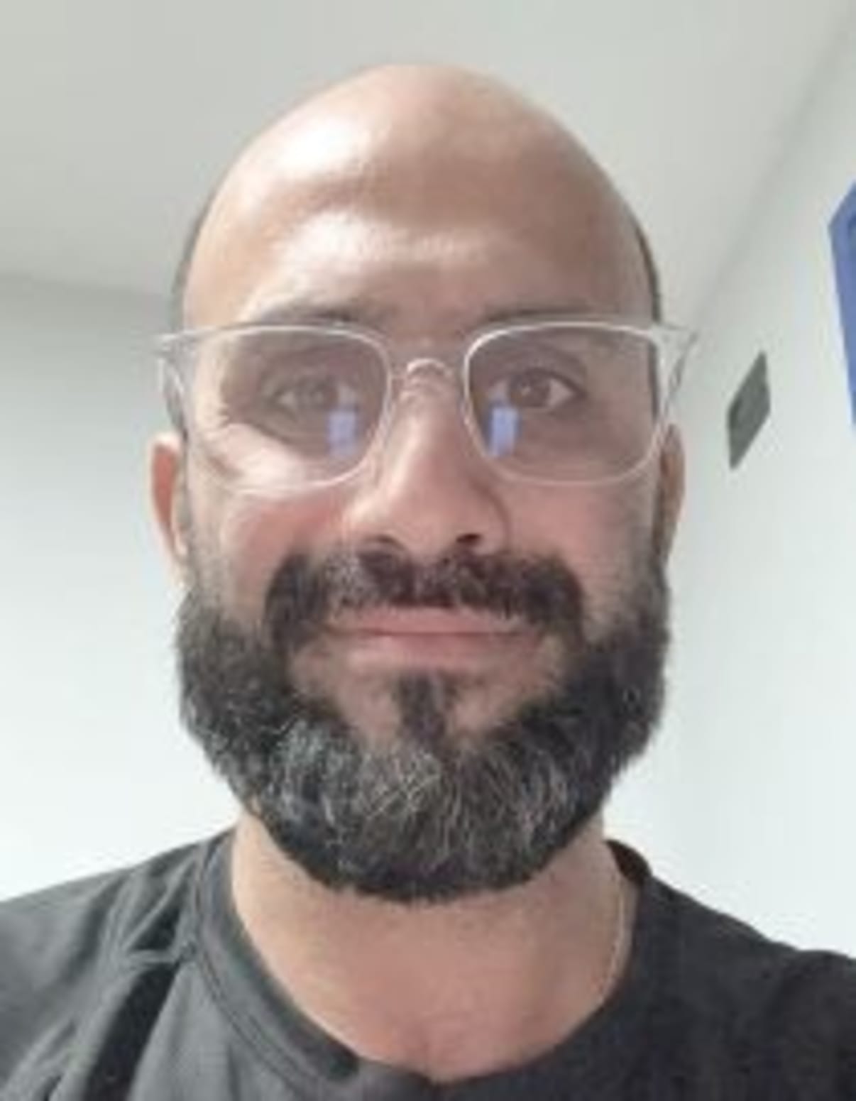 תמונת פורטרט של בעל המקצוע