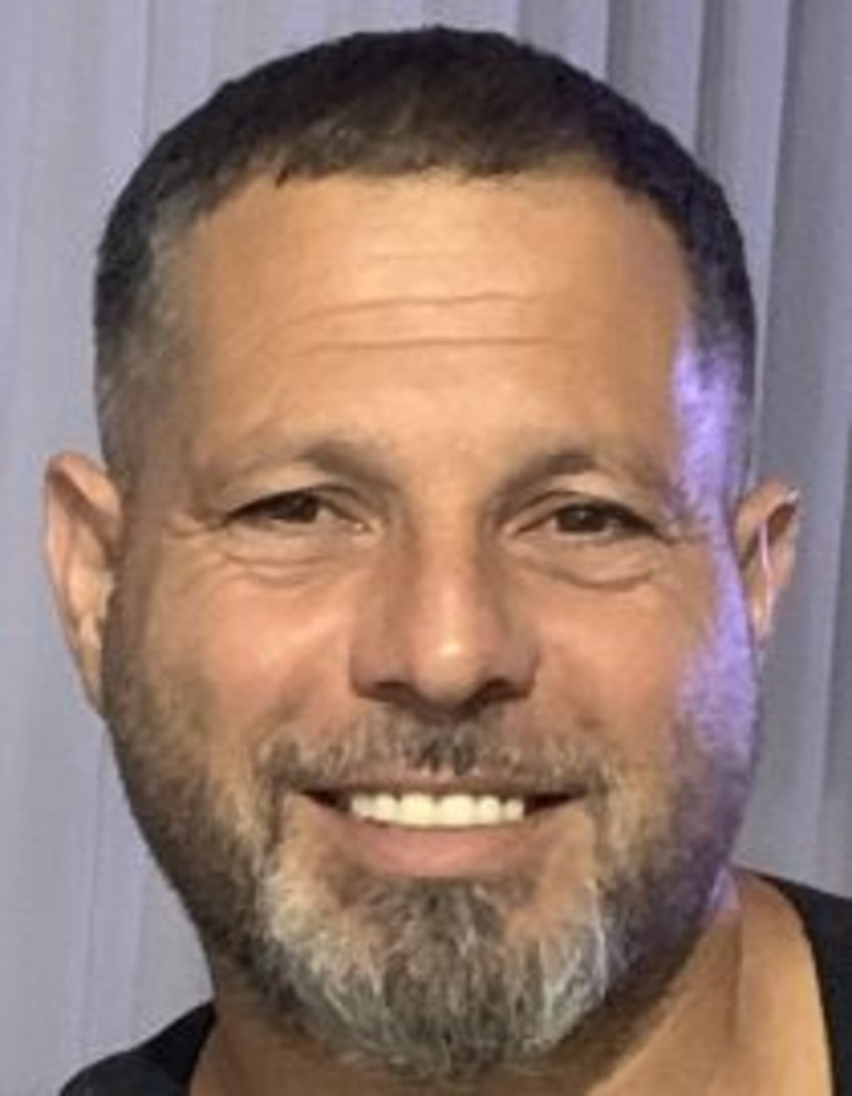 תמונת פורטרט של בעל המקצוע