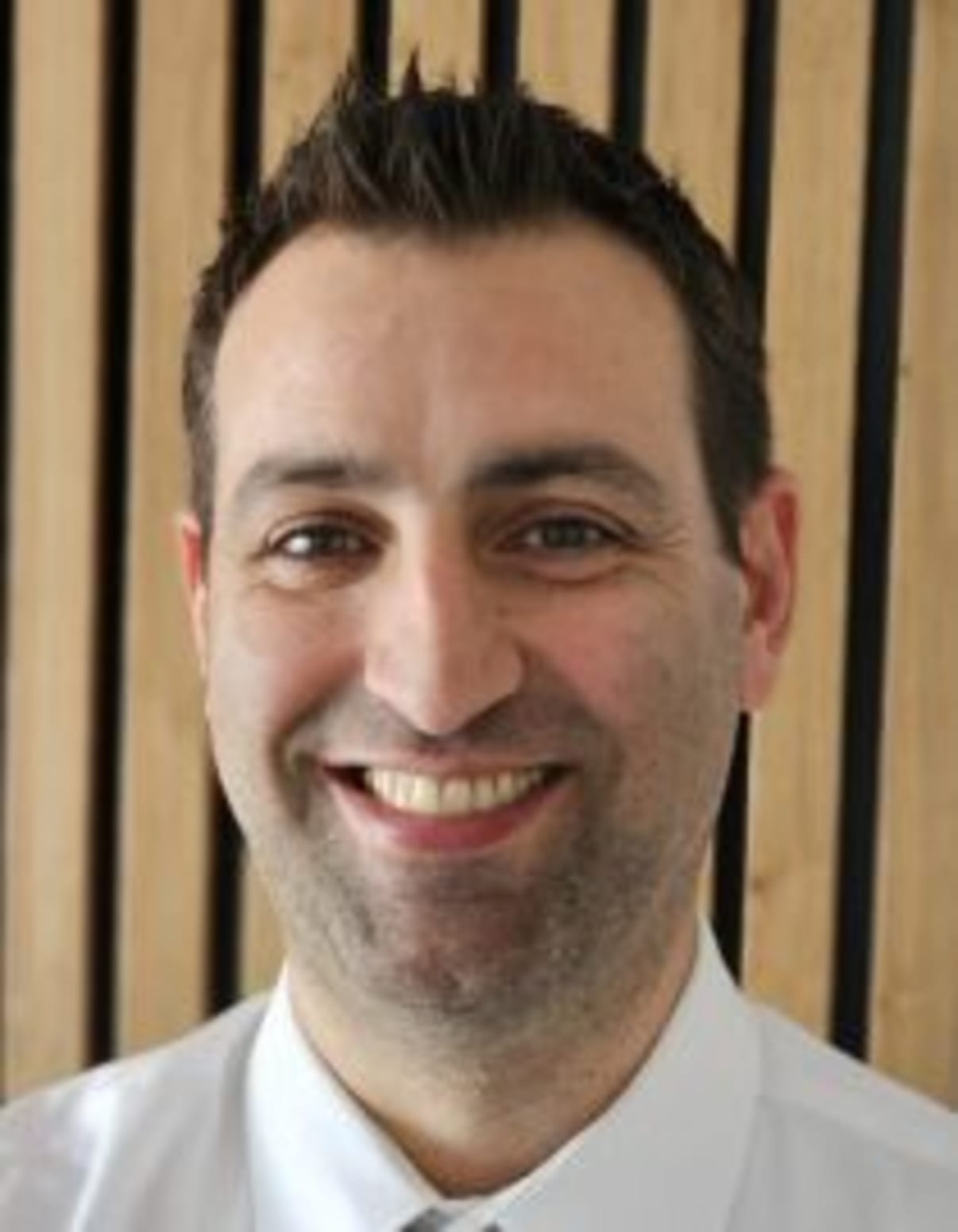 תמונת פורטרט של בעל המקצוע