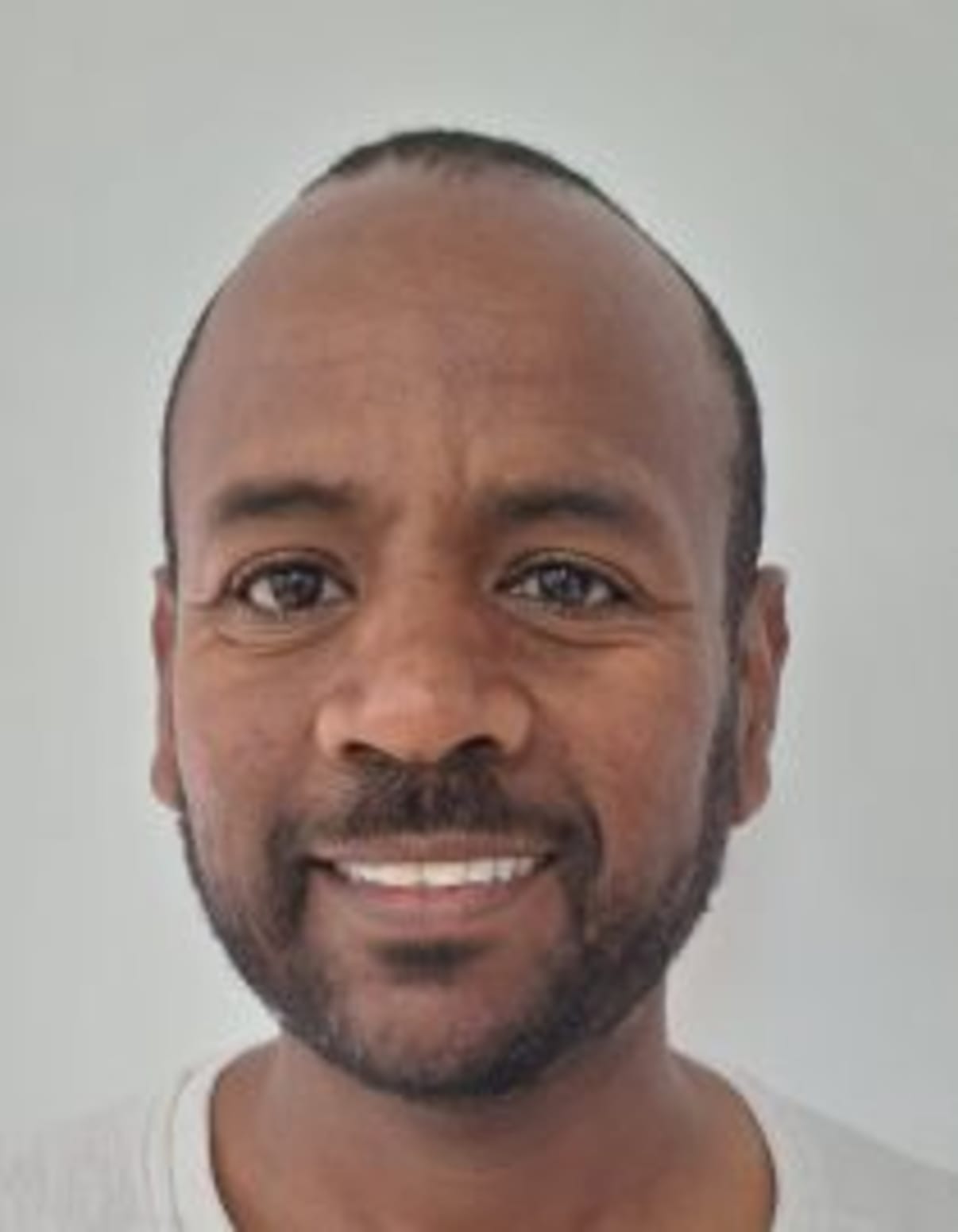 תמונת פורטרט של בעל המקצוע