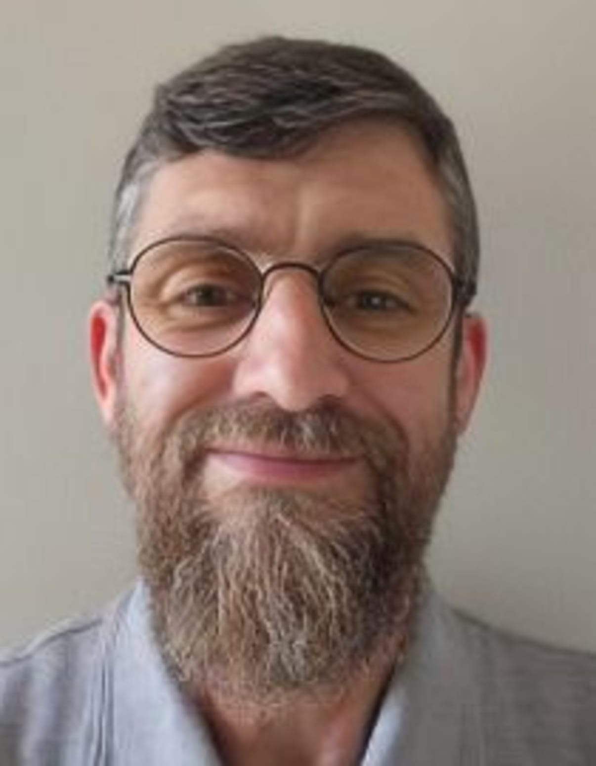 תמונת פורטרט של בעל המקצוע