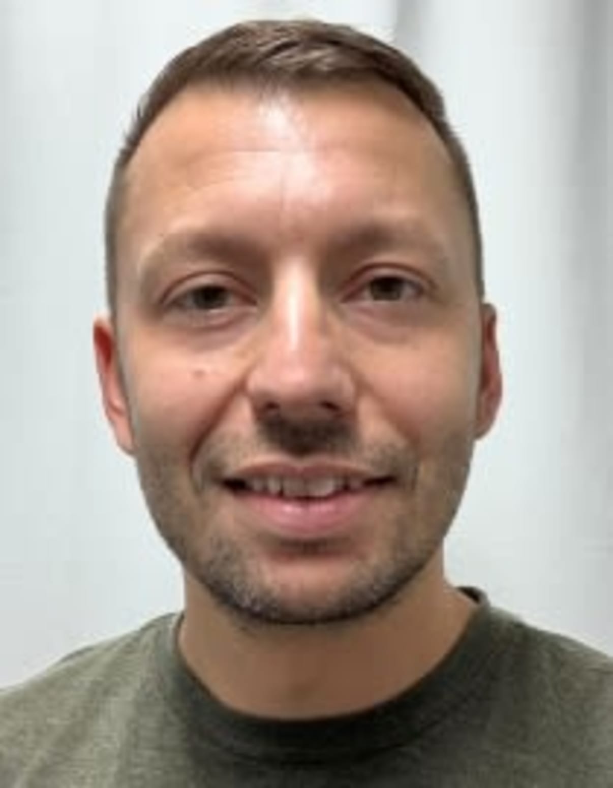 תמונת פורטרט של בעל המקצוע