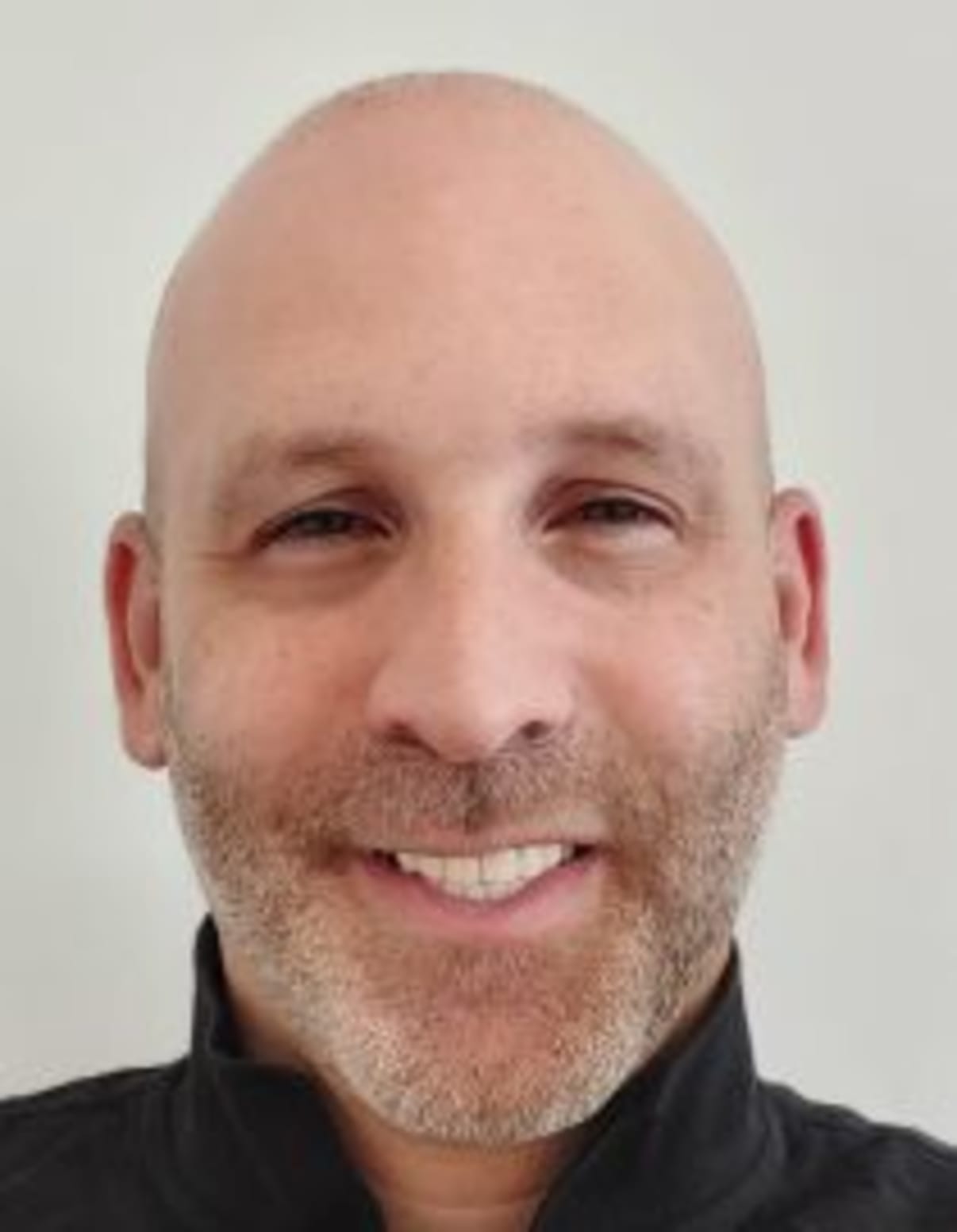 תמונת פורטרט של בעל המקצוע