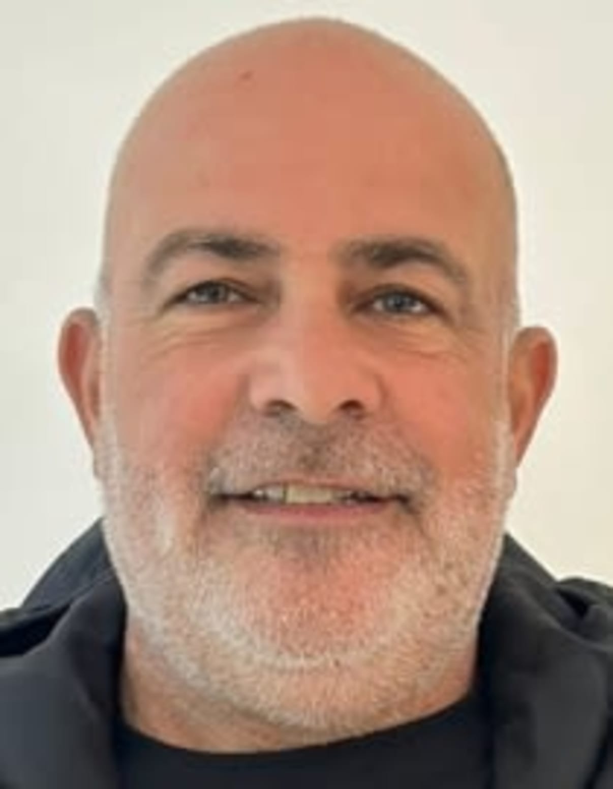 תמונת פורטרט של בעל המקצוע