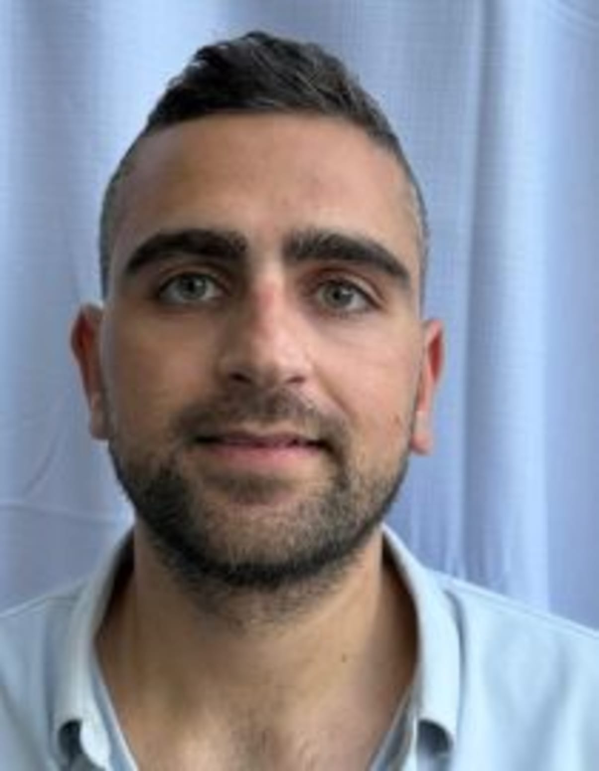 תמונת פורטרט של בעל המקצוע