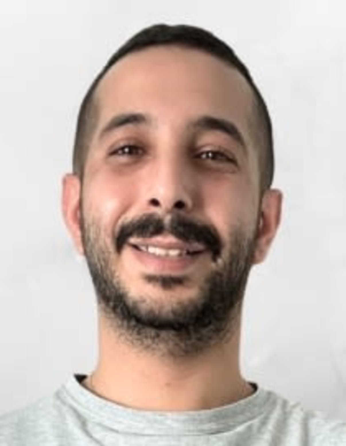 תמונת פורטרט של בעל המקצוע