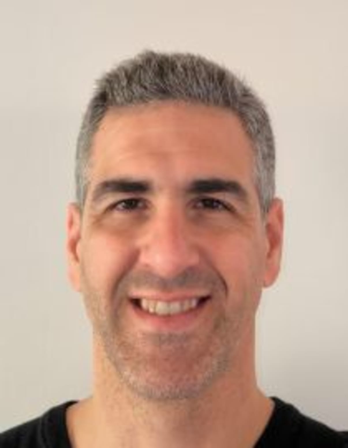 תמונת פורטרט של בעל המקצוע