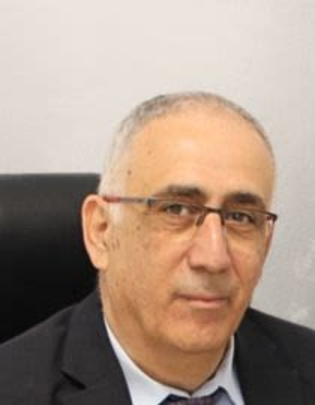 תמונת פורטרט של בעל המקצוע