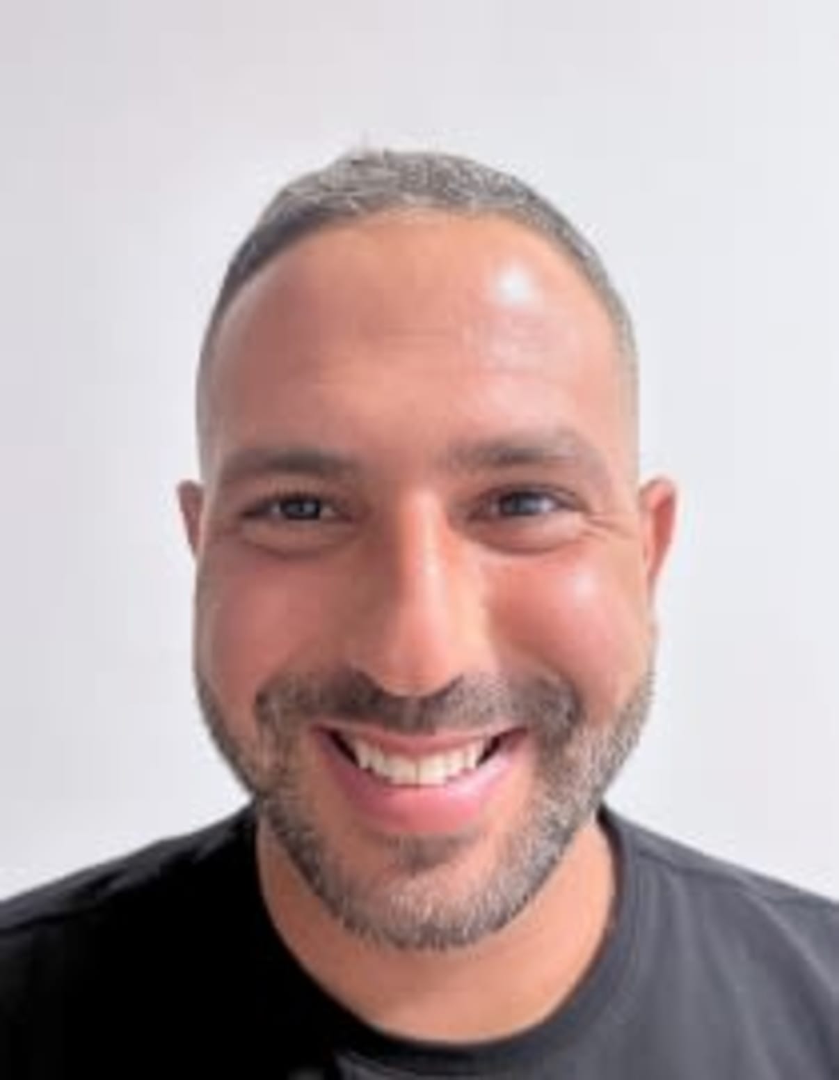 תמונת פורטרט של בעל המקצוע