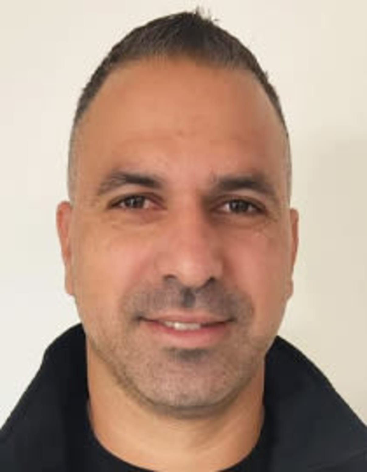 תמונת פורטרט של בעל המקצוע