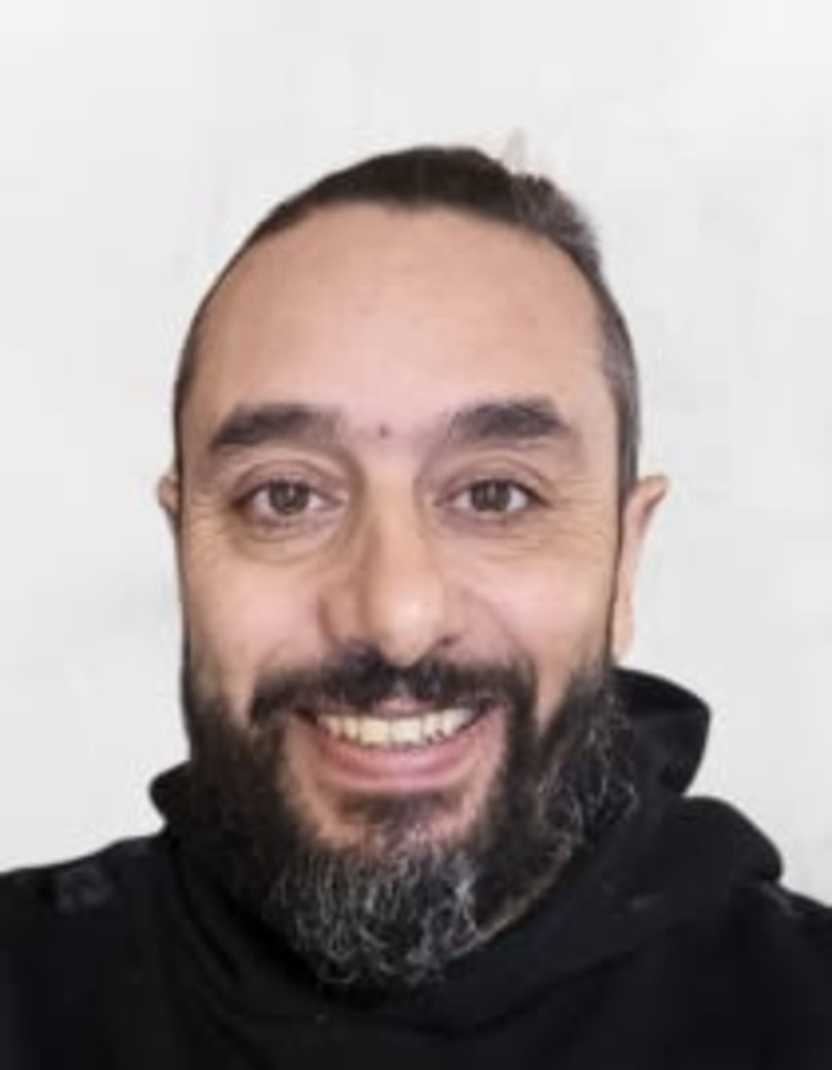 תמונת פורטרט של בעל המקצוע