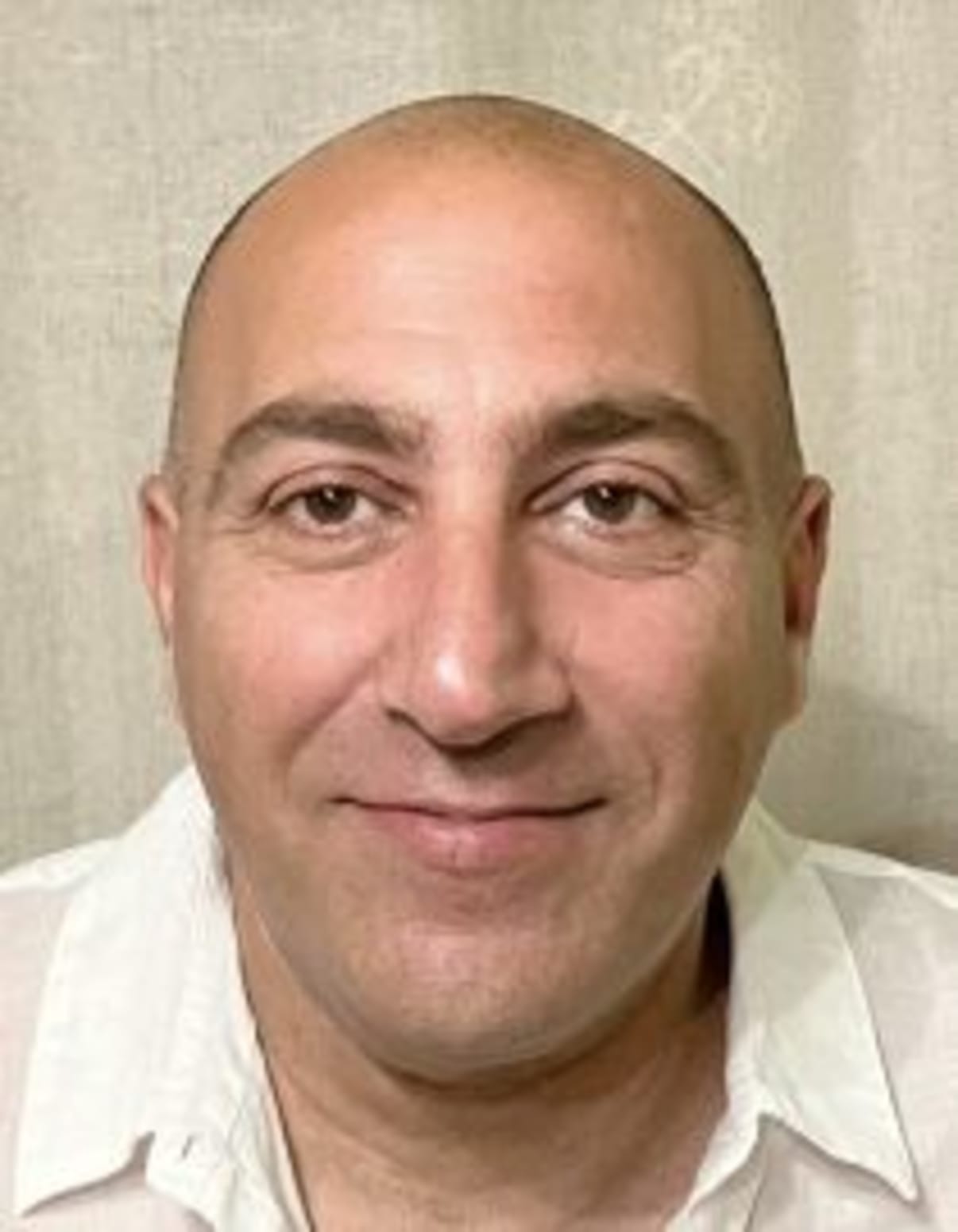 תמונת פורטרט של בעל המקצוע