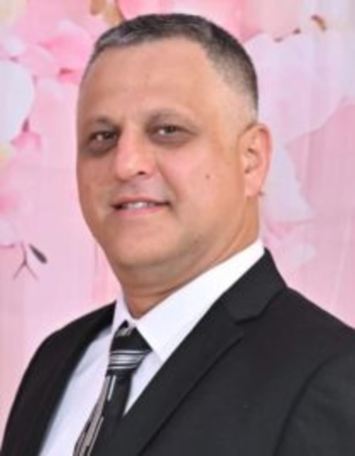 תמונת פורטרט של בעל המקצוע