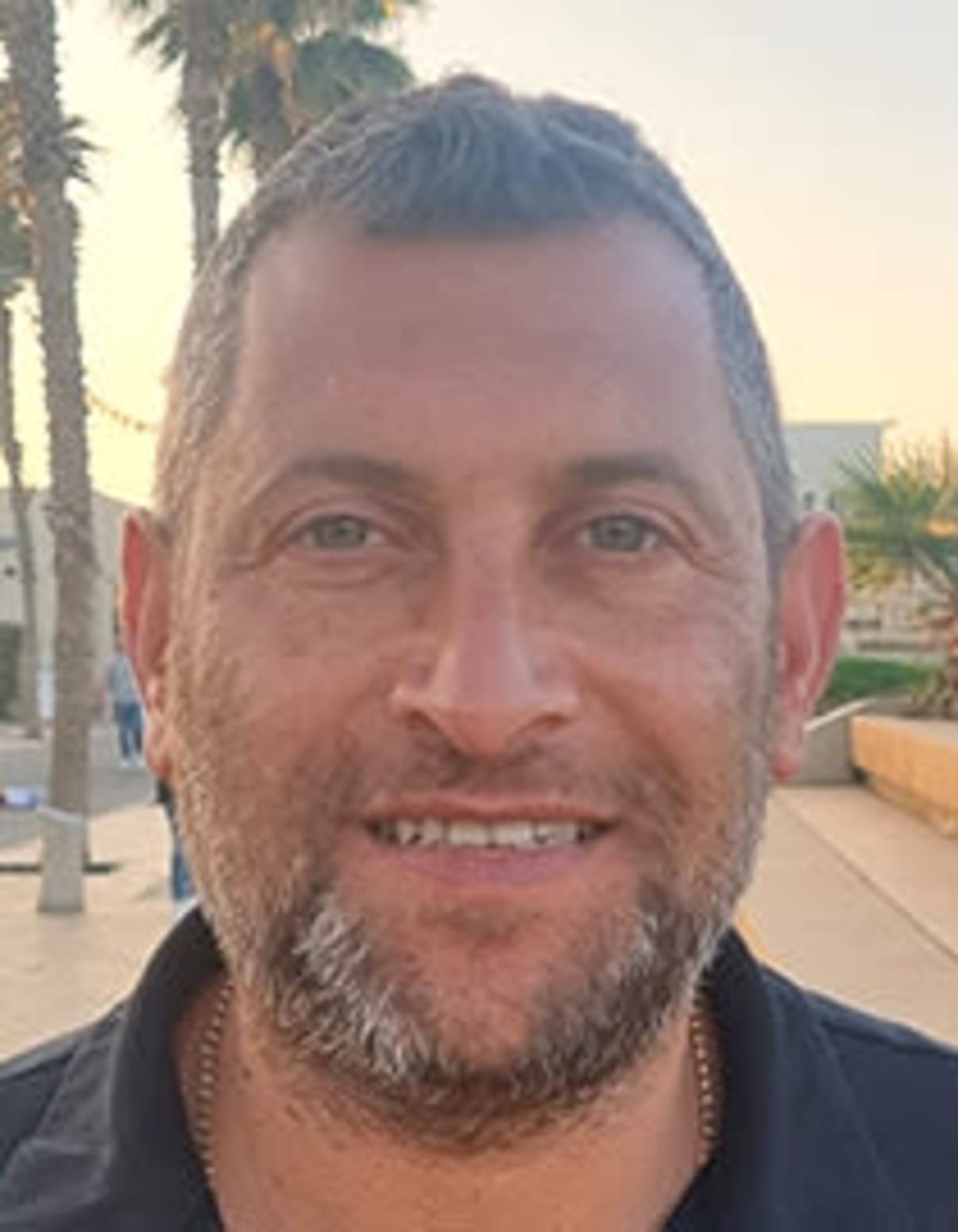 תמונת פורטרט של בעל המקצוע