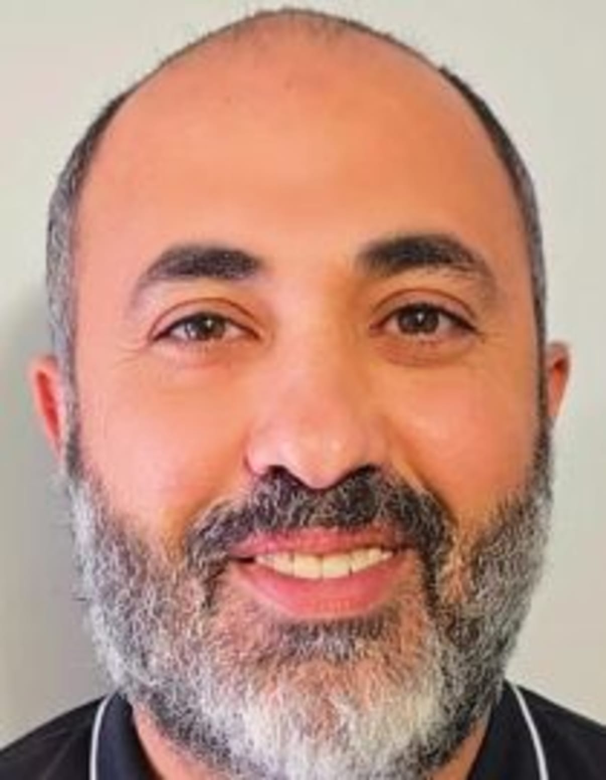 תמונת פורטרט של בעל המקצוע